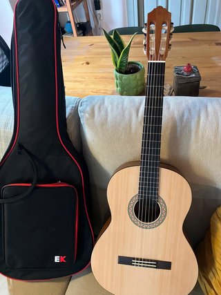 Guitarra Clásica Yamaha C40M con Funda.Como Nueva.