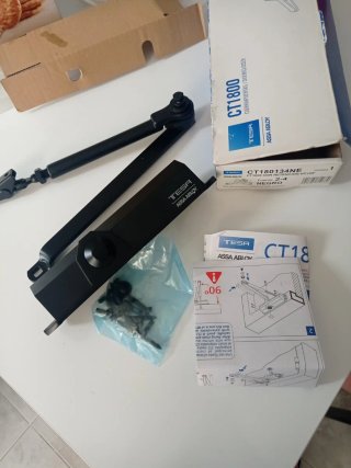 Cerrador de puerta TESA ASSA ABLOY
