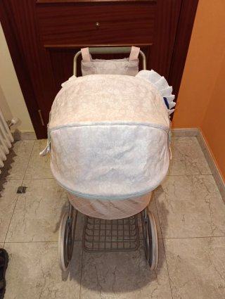 Carrito de muñecas rosa