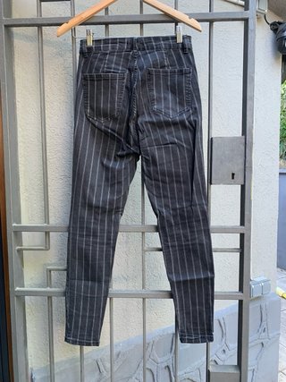 Pantalon pitillo de rayas