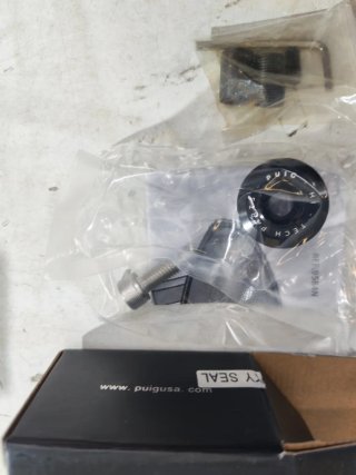 Puig 9584N Adaptador Retrovisor y Protector Maneta