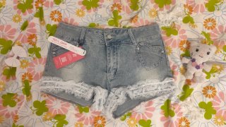 Shorts vaqueros con encaje y corazones