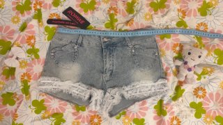 Shorts vaqueros con encaje y corazones