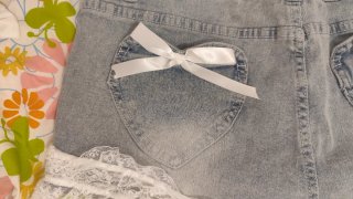 Shorts vaqueros con encaje y corazones