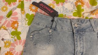 Shorts vaqueros con encaje y corazones