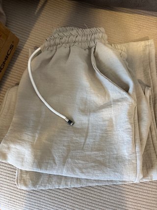Pantalón beige talla 42