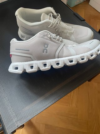 Zapatillas On Running beig y blancas