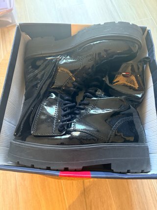 Botines charol Tommy Jeans negros T41