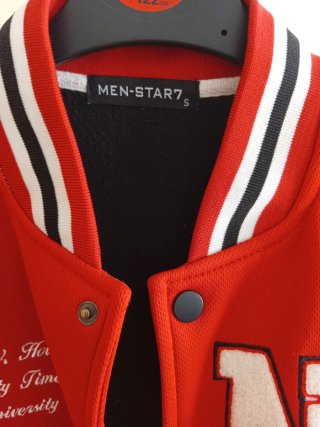 Chaqueta Varsity Roja y Blanca