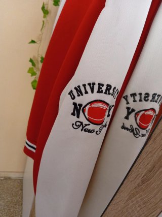 Chaqueta Varsity Roja y Blanca
