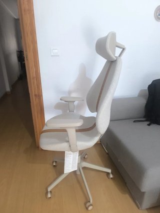 Silla de oficina ergonómica beige