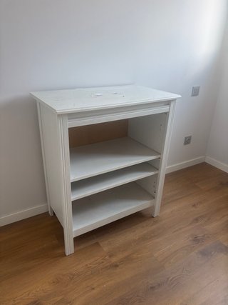 Mueble TV blanco madera y plástico