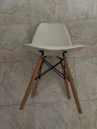 Sillas estilo Eames (Comedor/Escritorio)