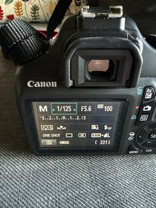 Canon EOS 1100D + 18-55mm + Bolsa Samsonite