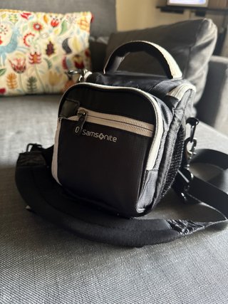 Canon EOS 1100D + 18-55mm + Bolsa Samsonite
