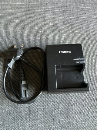 Canon EOS 1100D + 18-55mm + Bolsa Samsonite