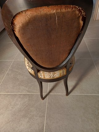 Sillas Clásicas de Madera y Tela