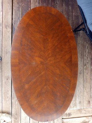 Mesa baja de madera ovalada