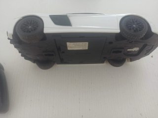 Coche teledirigido Audi blanco