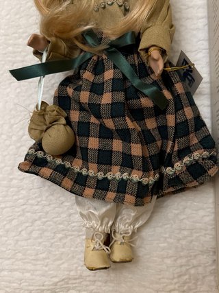 Muñeca de porcelana en caja original