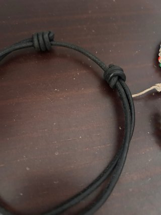 Collar y pulseras de cuero y otras africanas