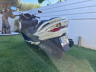 Suzuki Burgman 400 Blanca