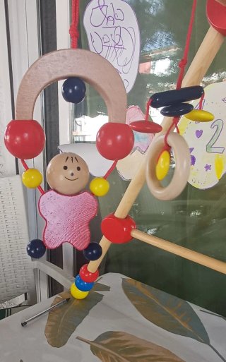 Gimnasio de madera para bebé
