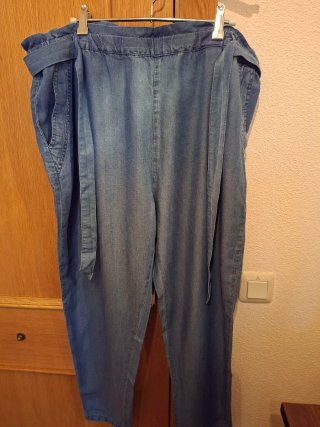 Pantalón fluido de mujer con bolsillos