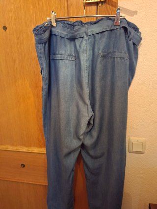 Pantalón fluido de mujer con bolsillos