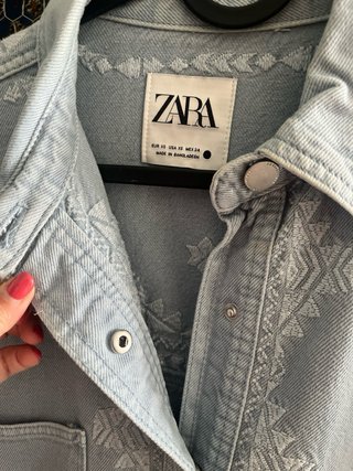 Chaqueta vaquera Zara bordada