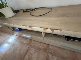 Mueble de salón con vitrinas y luces