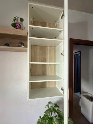 Mueble de salón con vitrinas y luces