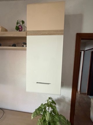 Mueble de salón con vitrinas y luces