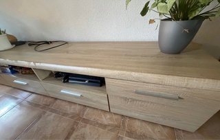 Mueble de salón con vitrinas y luces