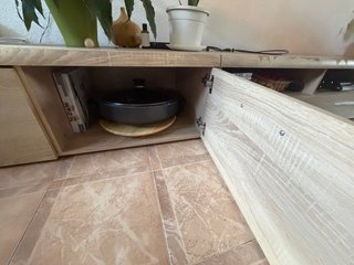 Mueble de salón con vitrinas y luces