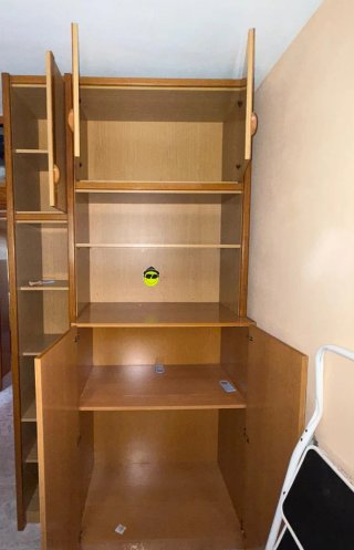 Mueble madera estanterías y puertas. Negociable