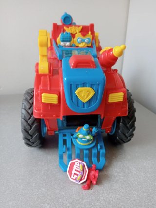 SuperZings, Monster Roller con 6 muñecos