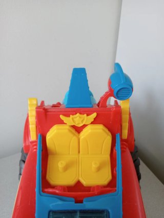 SuperZings, Monster Roller con 6 muñecos