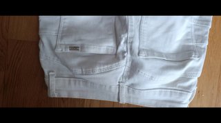 Pantalón blanco skinny push UP. Talla 26
