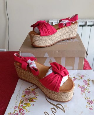 Sandalias de cuña doradas talla 39