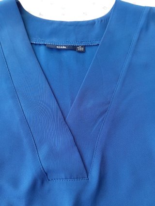 Blusa mujer sin mangas cuello pico azul