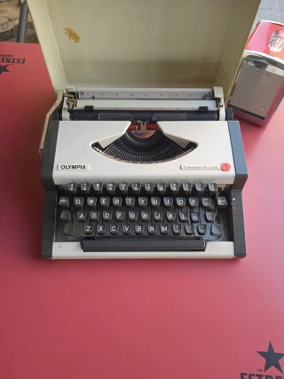 Máquina de escribir antigua