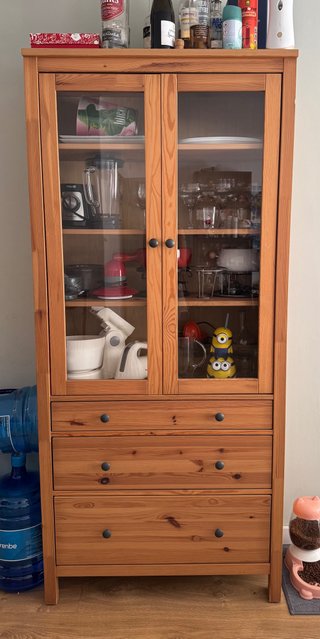 Vitrina IKEA madera y cristal