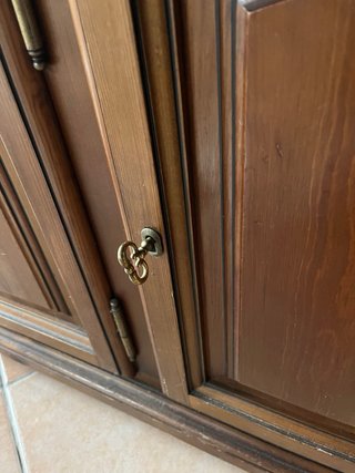 Mueble antiguo de madera