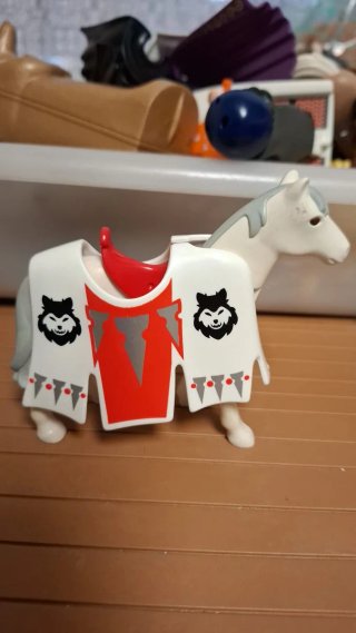 Playmobil Caballo Blanco con Armadura Lobo