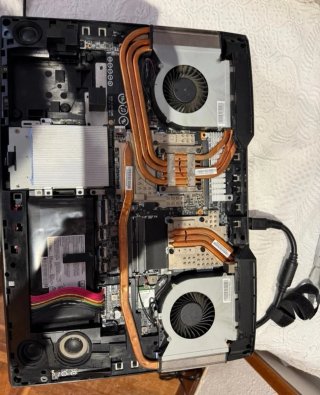 MSI GT75 TITAN 8RG Gaming Laptop