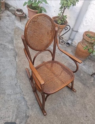 Mecedora infantil Thonet ratán