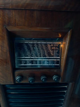 Mueble bar radio tocadiscos antiguo