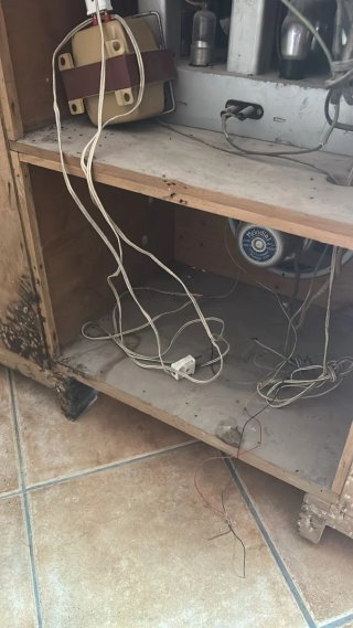 Mueble bar radio tocadiscos antiguo