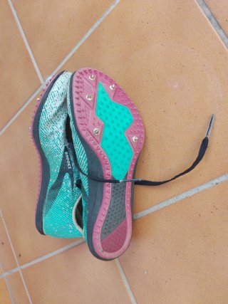 Zapatillas clavos atletismo Brooks
